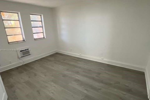 Villa ou maison à louer à Miami, Floride: 2 chambres № 1974301 - photo 10