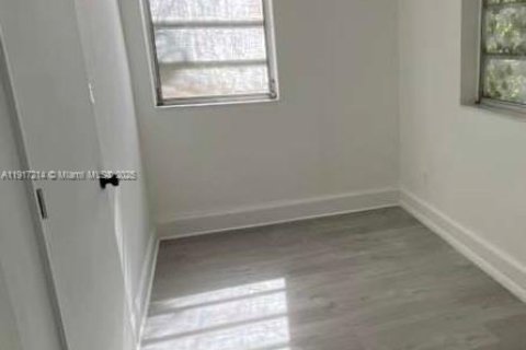 Villa ou maison à louer à Miami, Floride: 2 chambres № 1974301 - photo 11