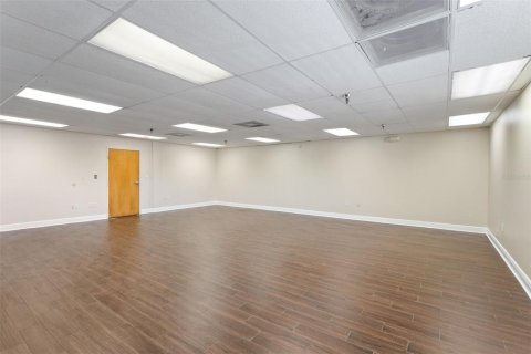 Immobilier commercial à louer à Orlando, Floride: 5505.95 m2 № 1832966 - photo 12