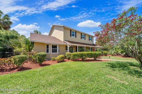 House in Merrit Island, Florida 4 bedrooms, 294.69 sq.m. № 1651654 - photo 2