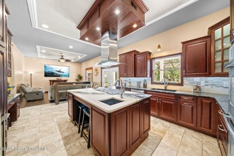 House in Merrit Island, Florida 4 bedrooms, 294.69 sq.m. № 1651654 - photo 20