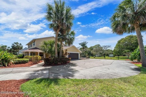 House in Merrit Island, Florida 4 bedrooms, 294.69 sq.m. № 1651654 - photo 12