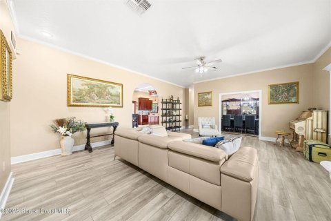 House in Merrit Island, Florida 4 bedrooms, 294.69 sq.m. № 1651654 - photo 13