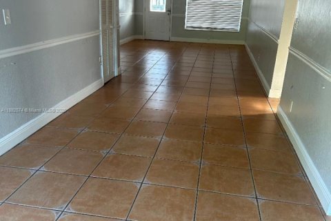 Villa ou maison à louer à Miami, Floride: 2 chambres, 152.17 m2 № 1945202 - photo 6