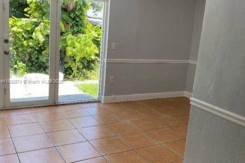 Villa ou maison à louer à Miami, Floride: 2 chambres, 152.17 m2 № 1945202 - photo 4