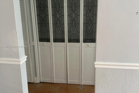 Villa ou maison à louer à Miami, Floride: 2 chambres, 152.17 m2 № 1945202 - photo 11