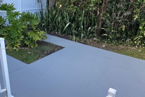 Villa ou maison à louer à Miami, Floride: 2 chambres, 152.17 m2 № 1945202 - photo 17