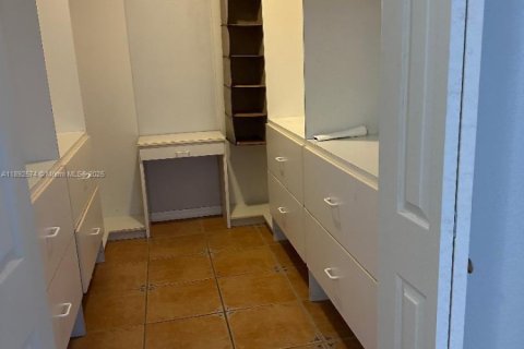 Villa ou maison à louer à Miami, Floride: 2 chambres, 152.17 m2 № 1945202 - photo 8