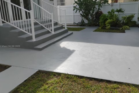 Villa ou maison à louer à Miami, Floride: 2 chambres, 152.17 m2 № 1945202 - photo 18