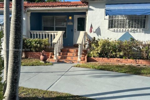 Villa ou maison à louer à Miami, Floride: 2 chambres, 152.17 m2 № 1945202 - photo 5