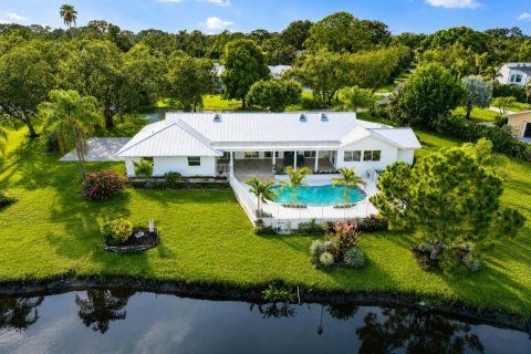 House in Palm City, Florida 3 bedrooms, 246.01 sq.m. № 2190246