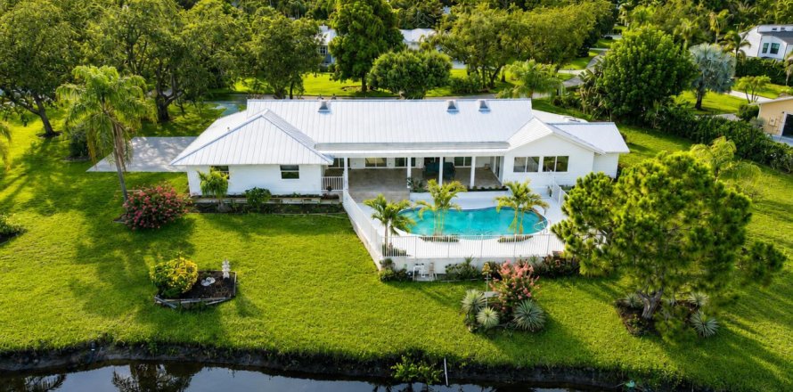 House in Palm City, Florida 3 bedrooms, 246.01 sq.m. № 2190246