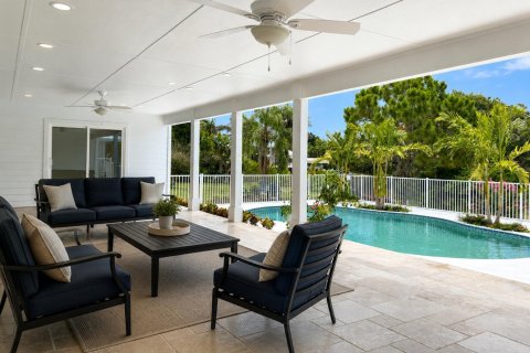 House in Palm City, Florida 3 bedrooms, 246.01 sq.m. № 2190246 - photo 15
