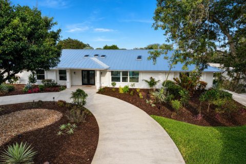 House in Palm City, Florida 3 bedrooms, 246.01 sq.m. № 2190246 - photo 2