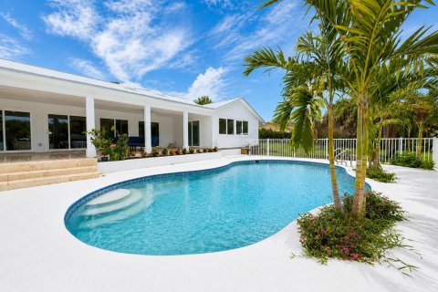 House in Palm City, Florida 3 bedrooms, 246.01 sq.m. № 2190246 - photo 3