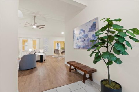 House in Gainesville, Florida 4 bedrooms, 210.61 sq.m. № 2119516 - photo 4