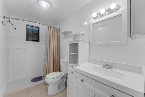 House in Miami, Florida 4 bedrooms, 221.85 sq.m. № 2247694 - photo 14