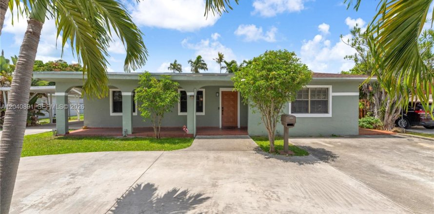 House in Miami, Florida 4 bedrooms, 221.85 sq.m. № 2247694