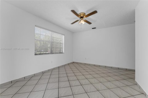 House in Miami, Florida 4 bedrooms, 221.85 sq.m. № 2247694 - photo 19