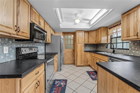 House in Miami, Florida 4 bedrooms, 221.85 sq.m. № 2247694 - photo 10