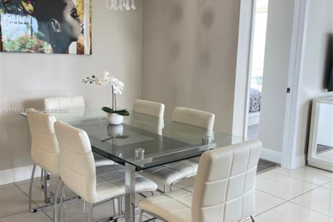 Condominio en venta en Miami, Florida, 2 dormitorios, 97.36 m2 № 1936611 - foto 3