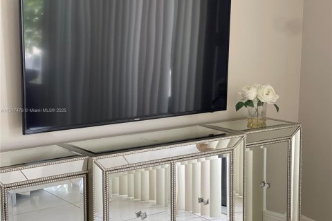 Condominio en venta en Miami, Florida, 2 dormitorios, 97.36 m2 № 1936611 - foto 14