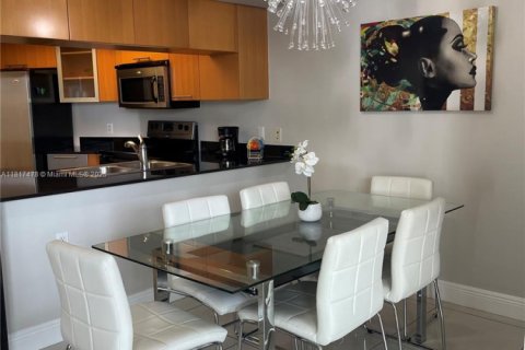 Condominio en venta en Miami, Florida, 2 dormitorios, 97.36 m2 № 1936611 - foto 2