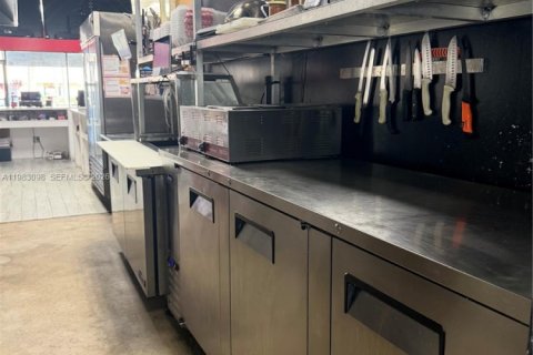 Commercial property in Pembroke Pines, Florida № 2045640 - photo 5