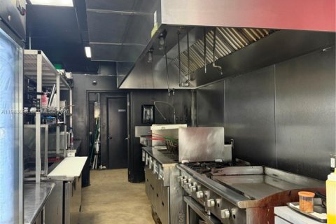 Commercial property in Pembroke Pines, Florida № 2045640 - photo 7