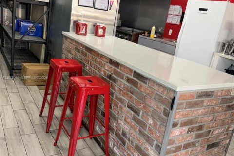 Commercial property in Pembroke Pines, Florida № 2045640 - photo 3