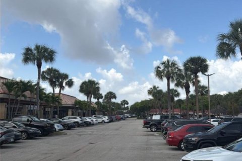 Commercial property in Pembroke Pines, Florida № 2045640 - photo 13