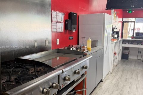 Commercial property in Pembroke Pines, Florida № 2045640 - photo 14