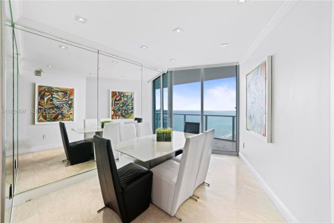 Condo in Hollywood, Florida, 3 bedrooms  № 1982916 - photo 24