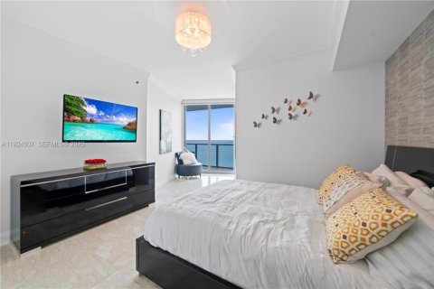 Condo in Hollywood, Florida, 3 bedrooms  № 1982916 - photo 15