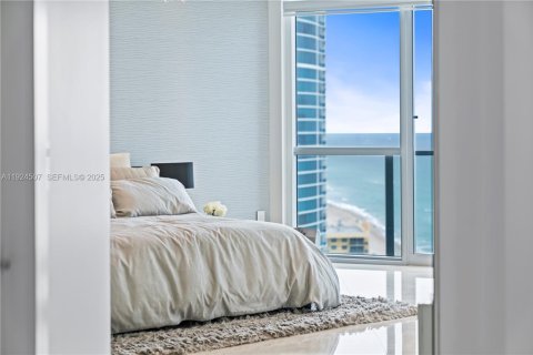 Condo in Hollywood, Florida, 3 bedrooms  № 1982916 - photo 27