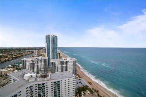 Condo in Hollywood, Florida, 3 bedrooms  № 1982916 - photo 30