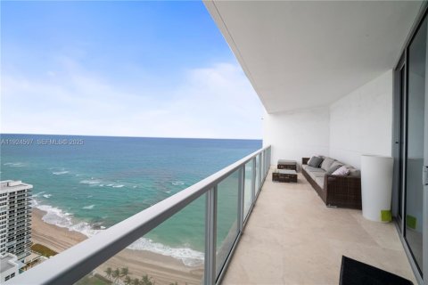 Condo in Hollywood, Florida, 3 bedrooms  № 1982916 - photo 29