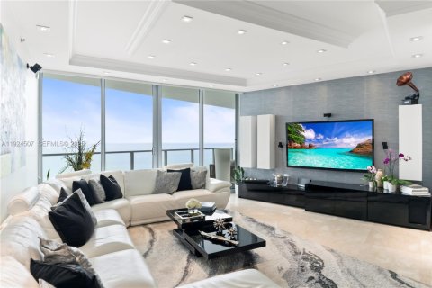 Condo in Hollywood, Florida, 3 bedrooms  № 1982916 - photo 2