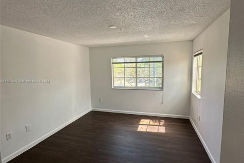 Condo in Coconut Creek, Florida, 2 bedrooms  № 1944007 - photo 22