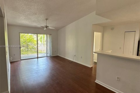Condo in Coconut Creek, Florida, 2 bedrooms  № 1944007 - photo 1