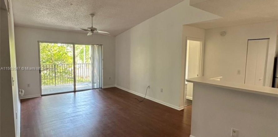 Condo in Coconut Creek, Florida, 2 bedrooms  № 1944007
