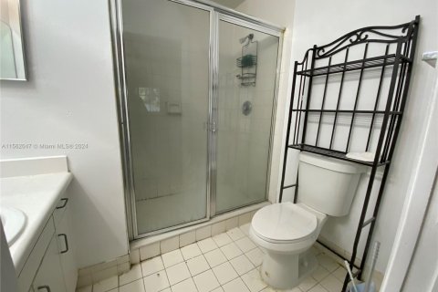 Condo in Coconut Creek, Florida, 2 bedrooms  № 1944007 - photo 13