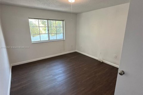 Condo in Coconut Creek, Florida, 2 bedrooms  № 1944007 - photo 10