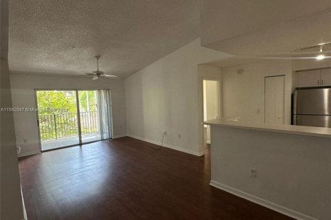 Condo in Coconut Creek, Florida, 2 bedrooms  № 1944007 - photo 19