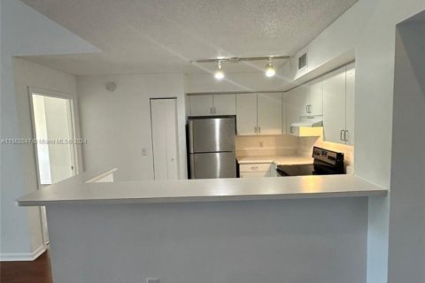 Condo in Coconut Creek, Florida, 2 bedrooms  № 1944007 - photo 4
