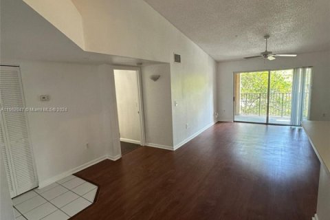 Condo in Coconut Creek, Florida, 2 bedrooms  № 1944007 - photo 18