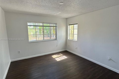 Condo in Coconut Creek, Florida, 2 bedrooms  № 1944007 - photo 25