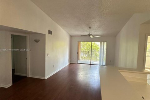 Condo in Coconut Creek, Florida, 2 bedrooms  № 1944007 - photo 17