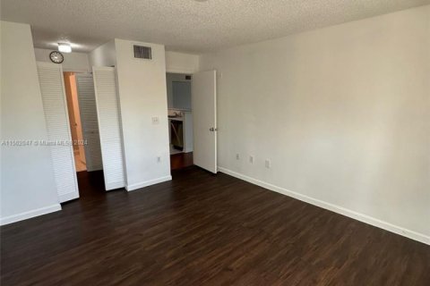 Condo in Coconut Creek, Florida, 2 bedrooms  № 1944007 - photo 23