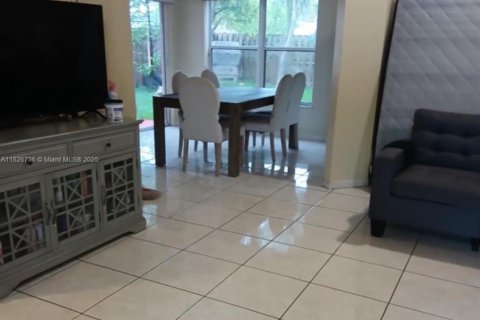 Casa en alquiler en Homestead, Florida, 3 dormitorios, 128.02 m2 № 2016151 - foto 2